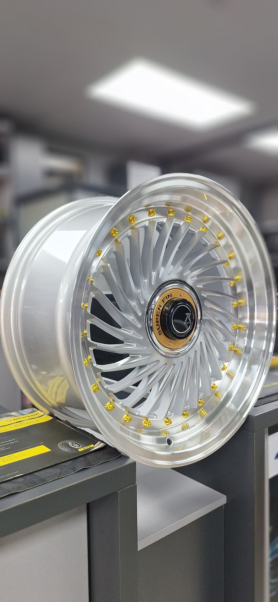 SEVEN FIN 4/100/114/17"/17X8/8.5J/ET25 (PRICE PER SET)