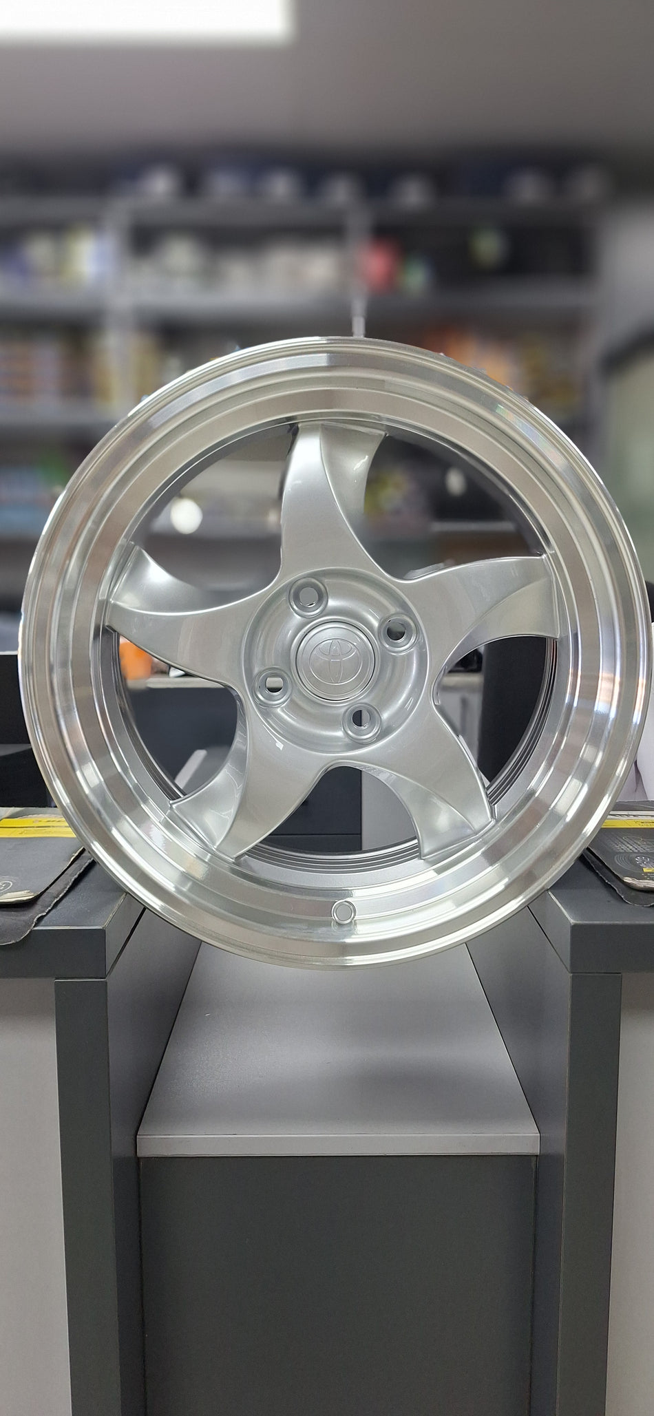 TOYOTA BLADE 4/100/15"/15X8